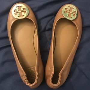 Tory burch Minnie Travel ballet with metal logo.